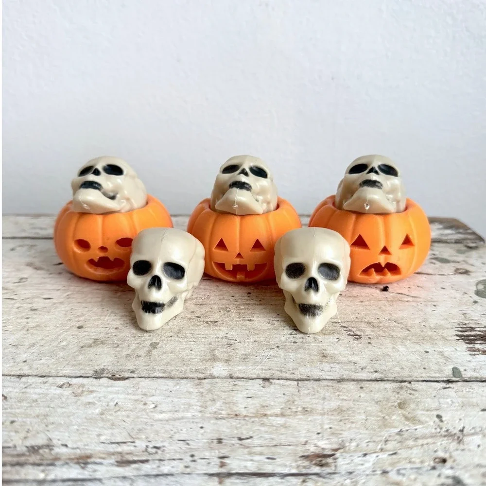 Halloween Miniature 5 Skulls and 3 Jack-O-Lantern Pumpkin Buckets Set Orange Tan - Picture 1 of 6